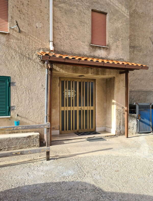 Tipologia Immobile: appartamento Provincia: roma Comune: albano laziale Località: pavona Indirizzo: Via dei Tulipani