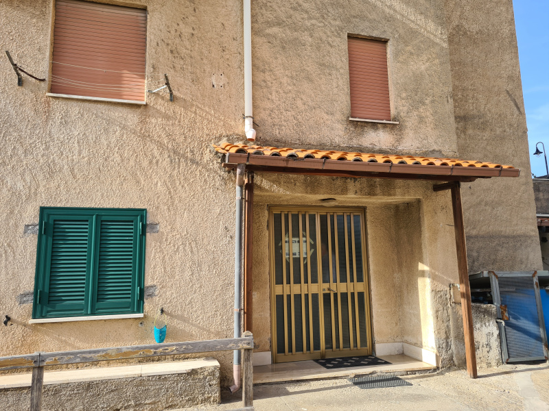 Tipologia Immobile: appartamento Provincia: roma Comune: albano laziale Località: pavona Indirizzo: Via dei Tulipani