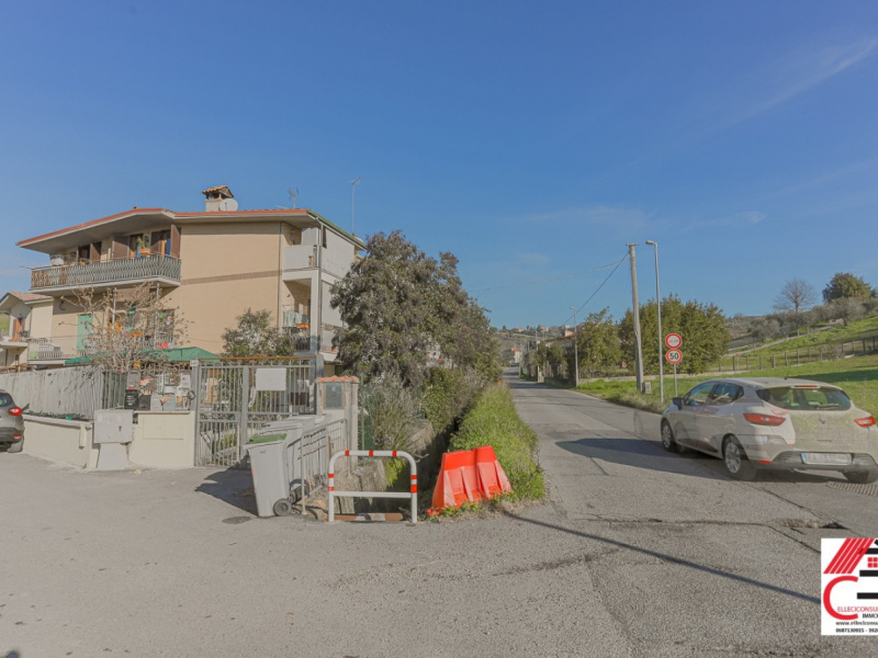 Tipologia Immobile: appartamento Provincia: roma Comune: fonte nuova Località: santa lucia Indirizzo: Via di Santa Lucia