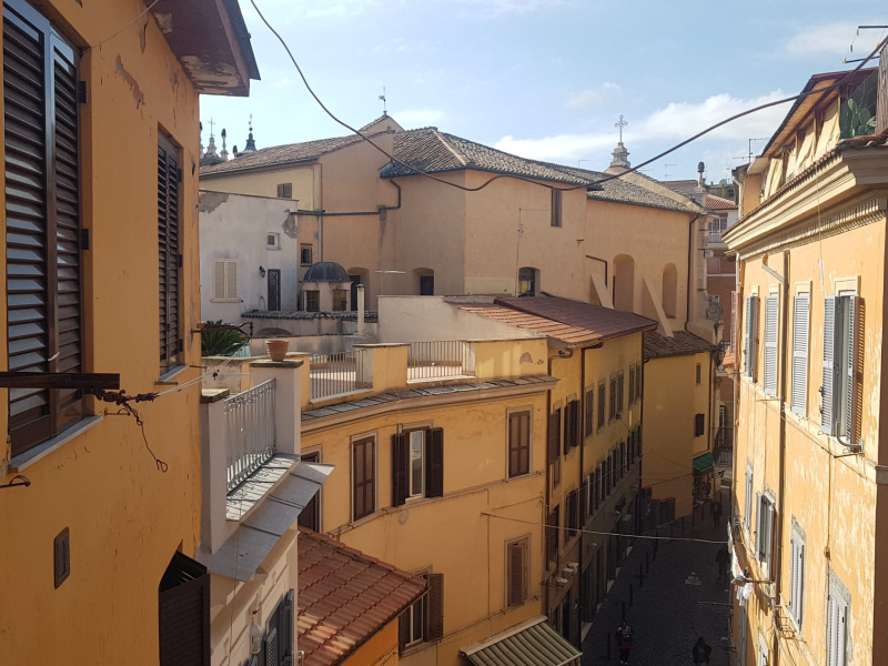 Tipologia Immobile: appartamento Provincia: roma Comune: frascati Località: centro Indirizzo: Piazza Del Mercato