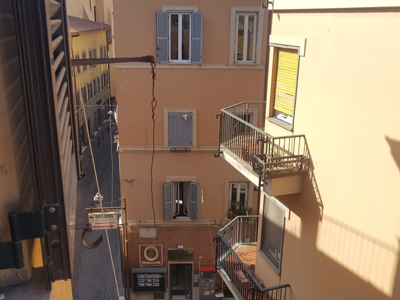 Tipologia Immobile: appartamento Provincia: roma Comune: frascati Località: centro Indirizzo: Piazza Del Mercato