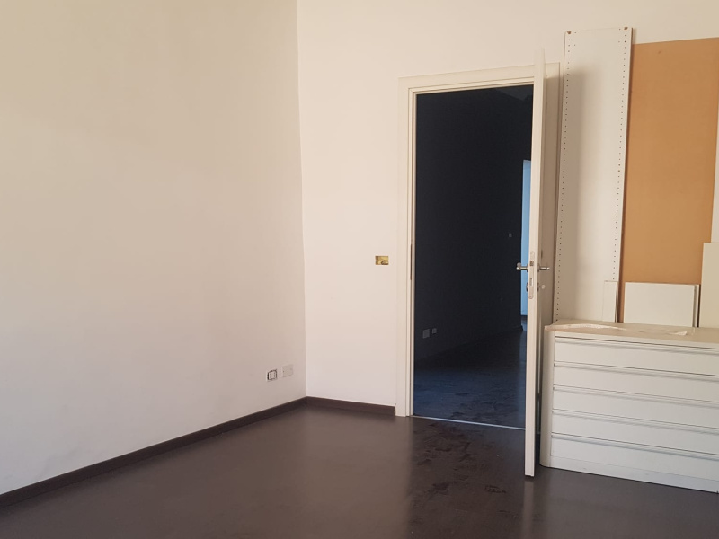 Tipologia Immobile: appartamento Provincia: roma Comune: frascati Località: centro Indirizzo: Piazza Del Mercato