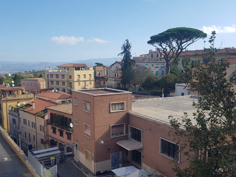 Tipologia Immobile: appartamento Provincia: roma Comune: frascati Località: centro Indirizzo: Piazza Del Mercato