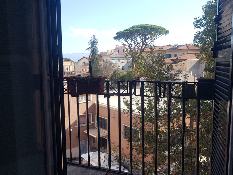 Tipologia Immobile: appartamento Provincia: roma Comune: frascati Località: centro Indirizzo: Piazza Del Mercato