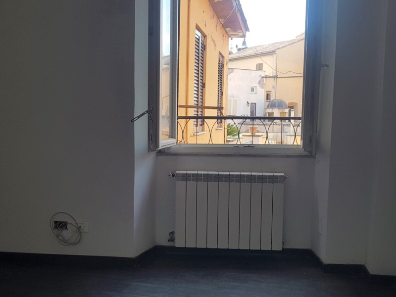 Tipologia Immobile: appartamento Provincia: roma Comune: frascati Località: centro Indirizzo: Piazza Del Mercato