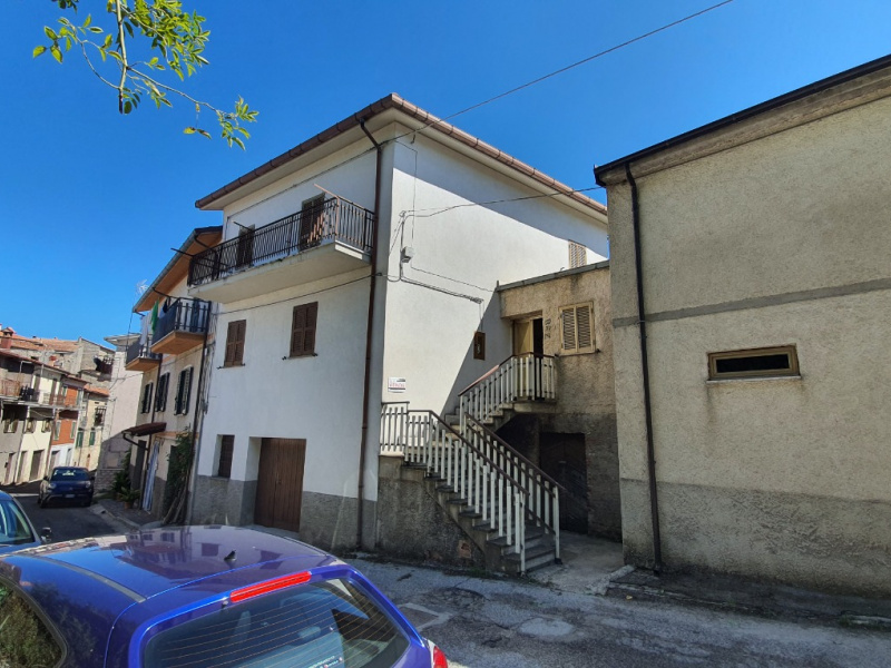 Tipologia Immobile: appartamento Provincia: rieti Comune: pescorocchiano Località:  Indirizzo: Via Roma