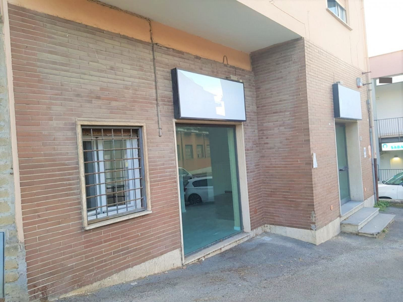 Tipologia Immobile: negozio Provincia: roma Comune: anguillara sabazia Località:  Indirizzo: Via Romana