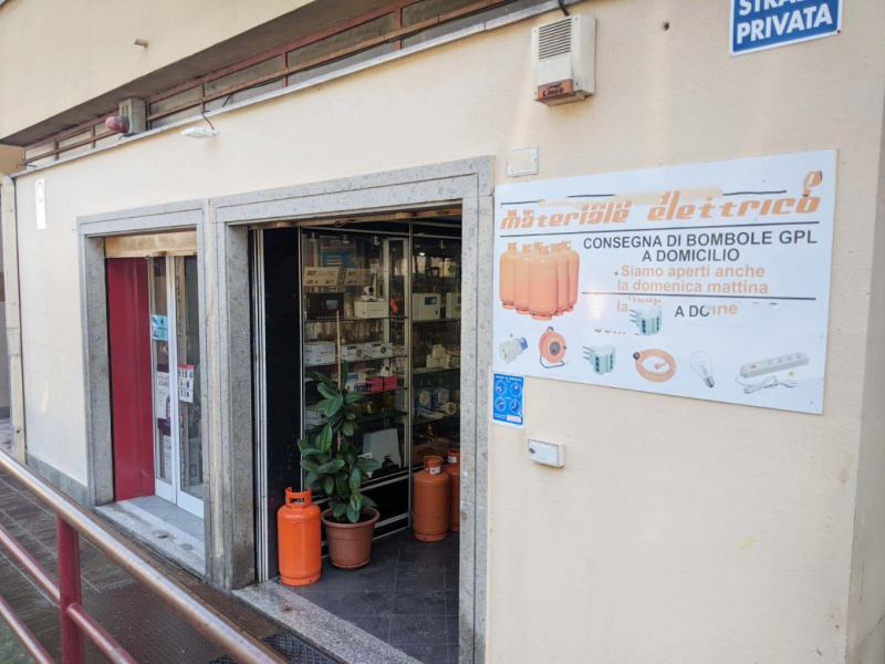 Tipologia Immobile: negozio Provincia: roma Comune: ariccia Località:  Indirizzo: Viale Antonietta Chigi