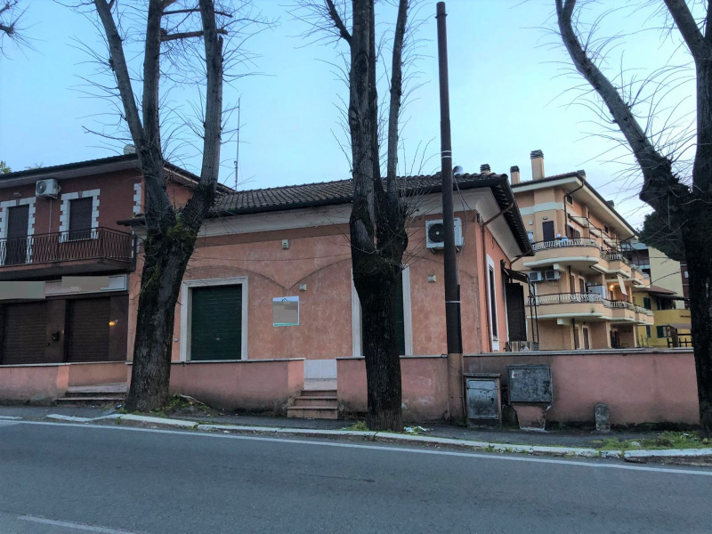 Tipologia Immobile: negozio Provincia: roma Comune: grottaferrata Località:  Indirizzo: Viale Vittorio Veneto