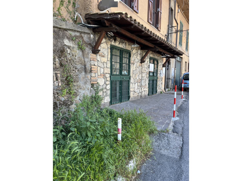 Tipologia Immobile: negozio Provincia: roma Comune: rocca di papa Località:  Indirizzo: Via Frascati