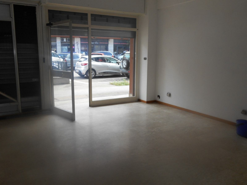Tipologia Immobile: negozio Provincia: roma Comune: roma Località: tiburtina - portonaccio - casal bertone Indirizzo: Via dei Crispolti