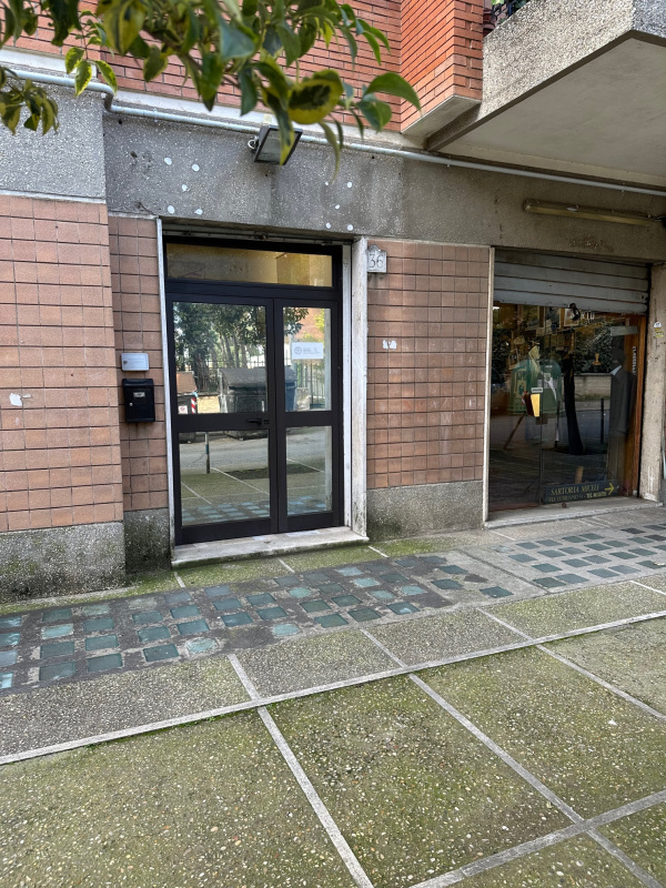 Tipologia Immobile: negozio Provincia: roma Comune: roma Località: cassia Indirizzo: Via Lubriano