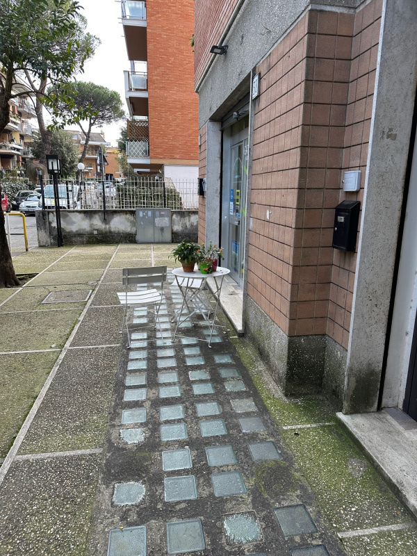 Tipologia Immobile: negozio Provincia: roma Comune: roma Località: cassia Indirizzo: Via Lubriano