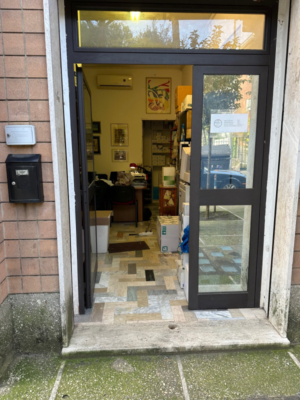 Tipologia Immobile: negozio Provincia: roma Comune: roma Località: cassia Indirizzo: Via Lubriano