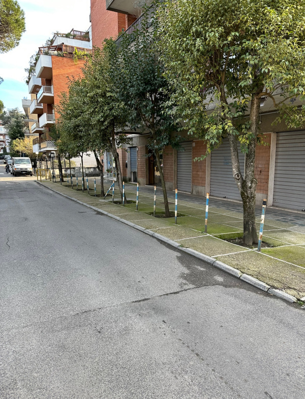 Tipologia Immobile: negozio Provincia: roma Comune: roma Località: cassia Indirizzo: Via Lubriano