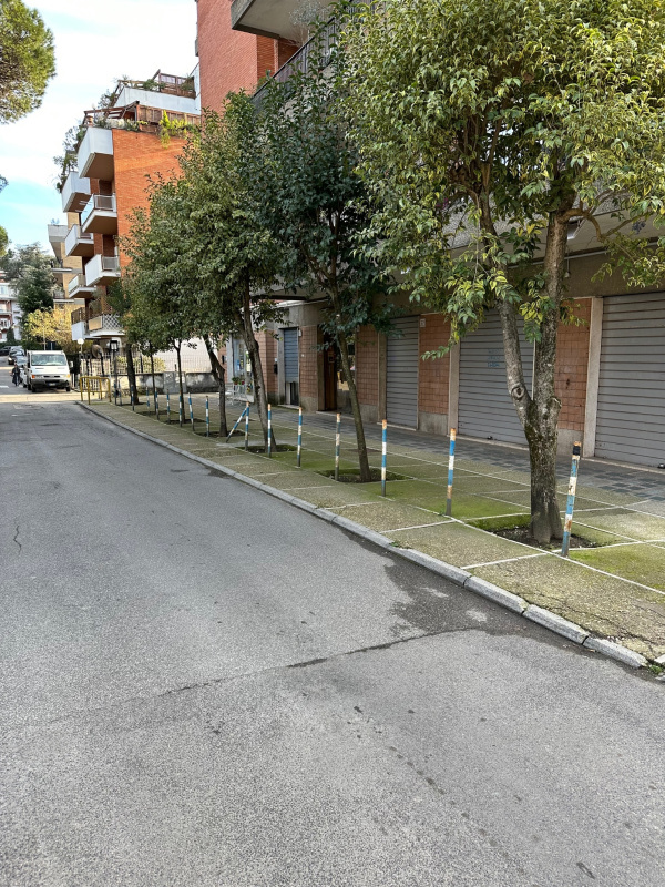 Tipologia Immobile: negozio Provincia: roma Comune: roma Località: cassia Indirizzo: Via Lubriano