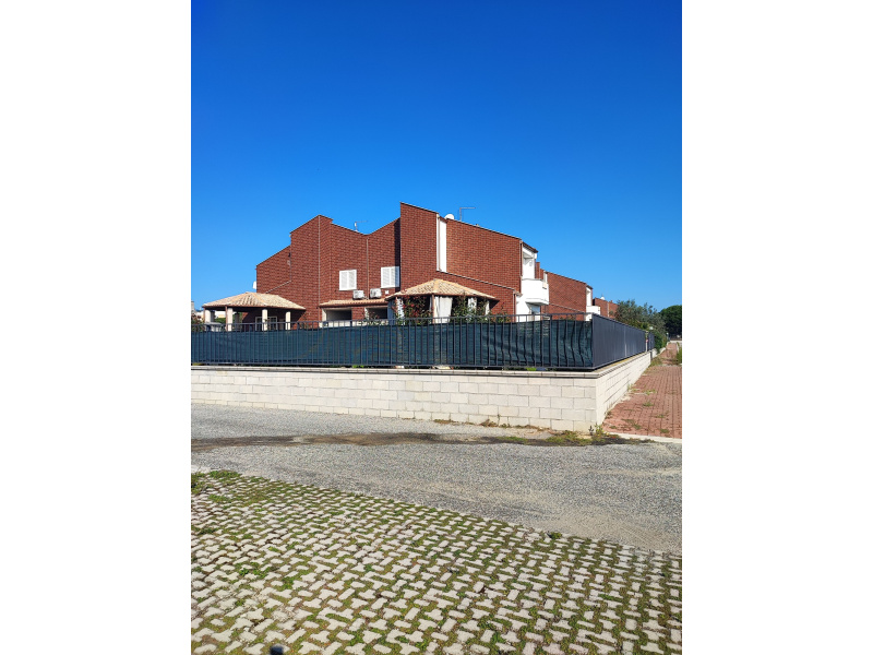 Tipologia Immobile: villa/indipendente Provincia: roma Comune: anzio Località: lavinio stazione Indirizzo: Via della Fonderia