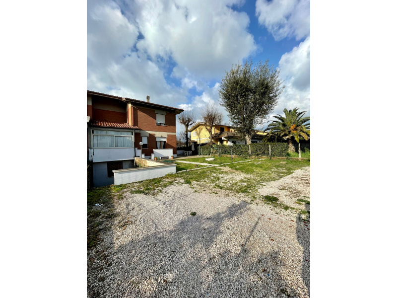 Tipologia Immobile: villa/indipendente Provincia: roma Comune: anzio Località: cinquemiglia Indirizzo: Via G. Pascoli