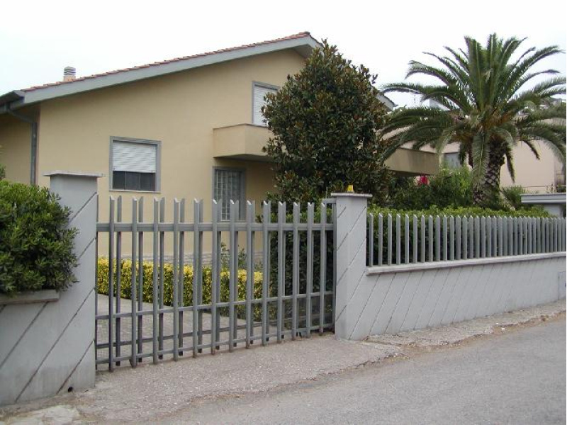 Tipologia Immobile: villa/indipendente Provincia: latina Comune: aprilia Località: europa Indirizzo: Via Catanzaro