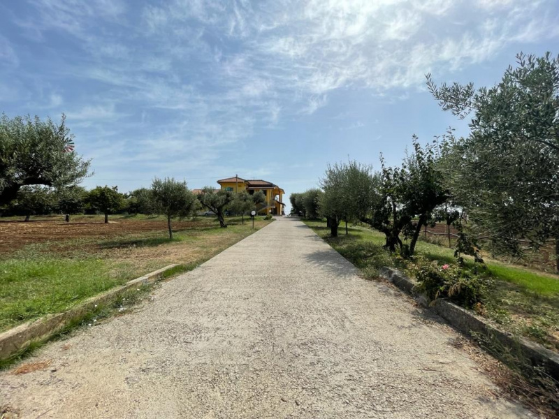 Tipologia Immobile: villa/indipendente Provincia: roma Comune: ardea Località: centro urbano Indirizzo: Via della Pescarella
