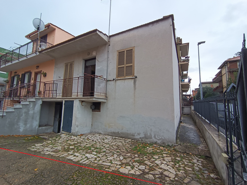 Tipologia Immobile: villa/indipendente Provincia: roma Comune: guidonia montecelio Località: collefiorito Indirizzo: Via Gladioli