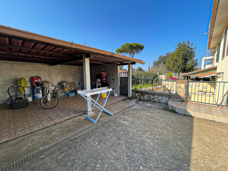 Tipologia Immobile: villa/indipendente Provincia: roma Comune: pomezia Località:  Indirizzo: Via delle Margherite