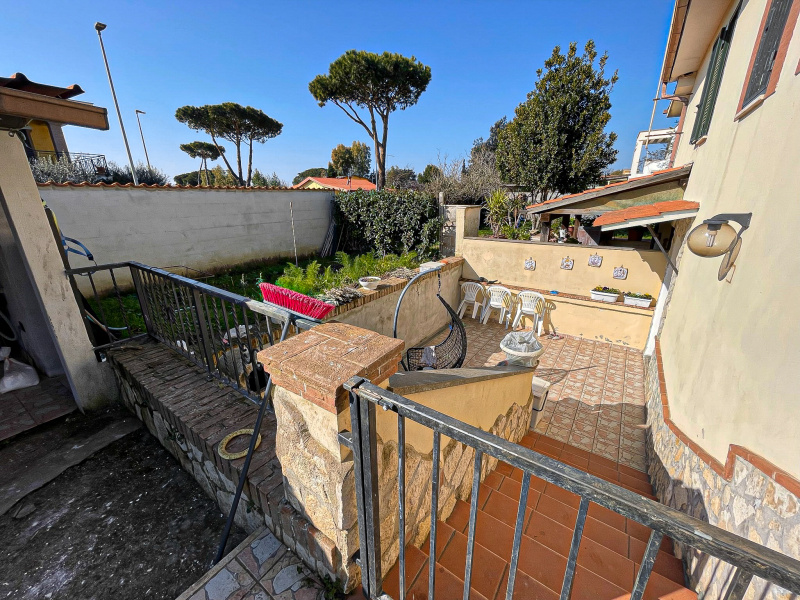 Tipologia Immobile: villa/indipendente Provincia: roma Comune: pomezia Località:  Indirizzo: Via delle Margherite