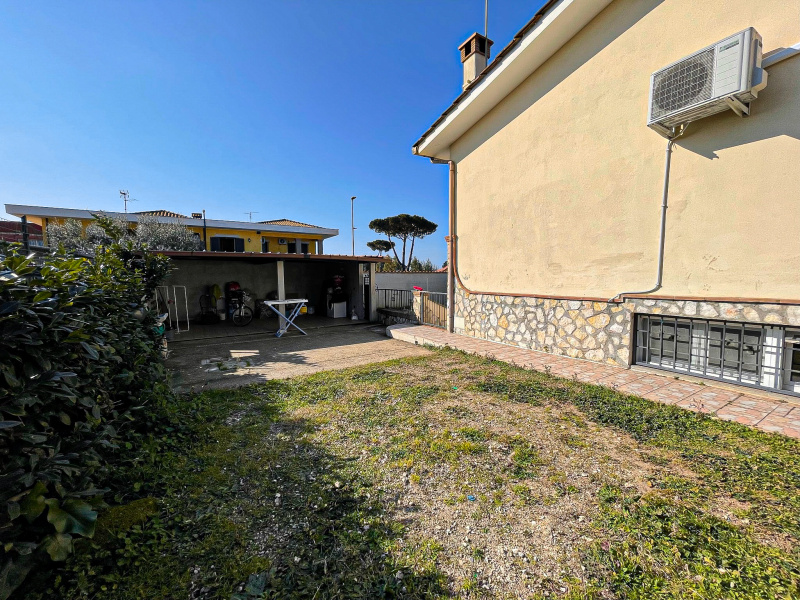 Tipologia Immobile: villa/indipendente Provincia: roma Comune: pomezia Località:  Indirizzo: Via delle Margherite