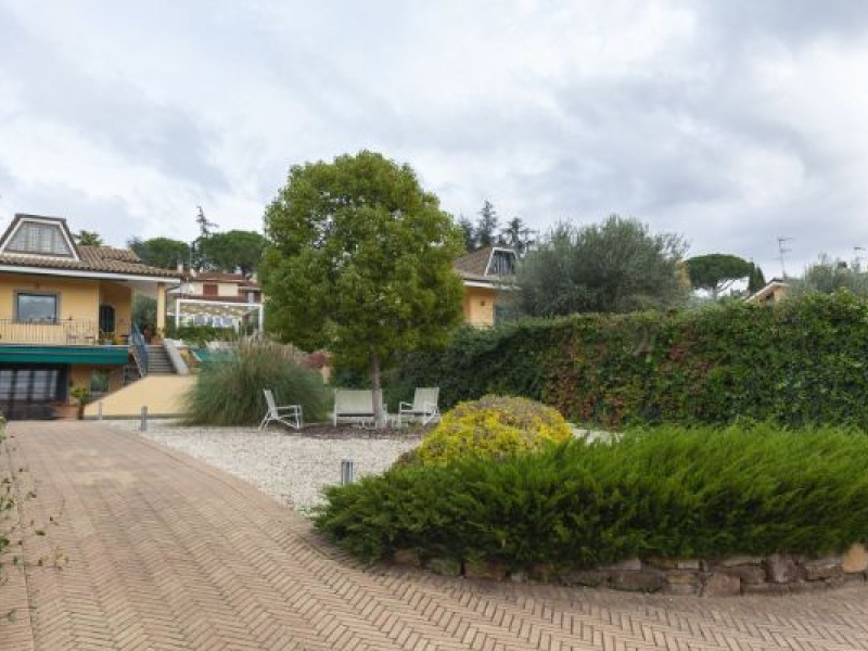 Tipologia Immobile: villa/indipendente Provincia: roma Comune: sacrofano Località: monte caminetto Indirizzo: Via dei Pioppi