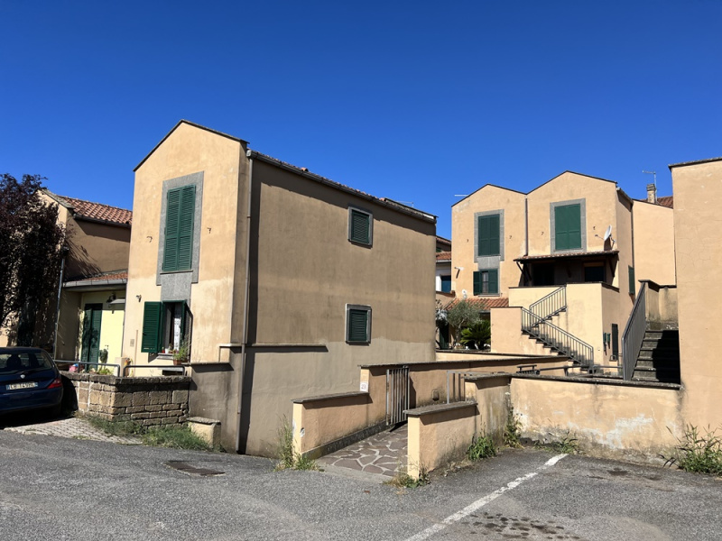 Tipologia Immobile: villa/indipendente Provincia: viterbo Comune: sutri Località:  Indirizzo: Via I Maggio