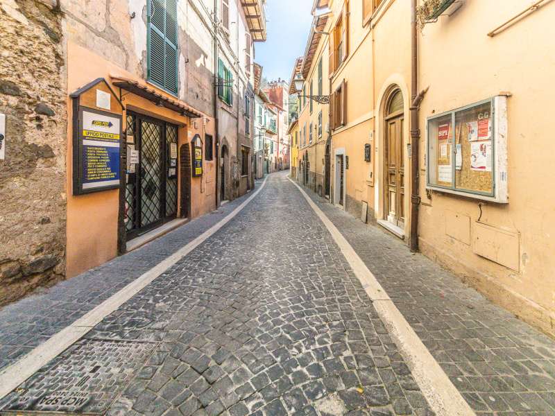 Tipologia Immobile: appartamento Provincia: roma Comune: rocca di papa Località:  Indirizzo: Viale Madonna del Tufo