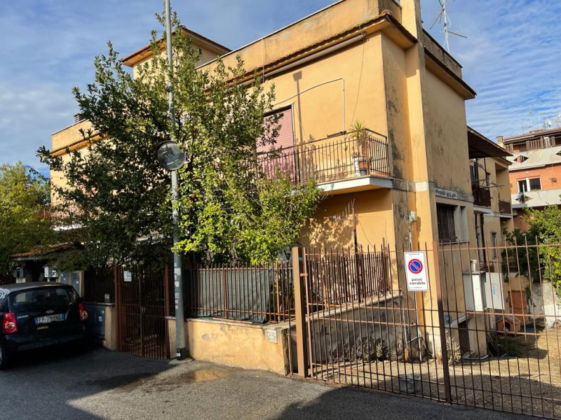 Tipologia Immobile: appartamento Provincia: roma Comune: roma Località: acilia Indirizzo: Via Gavirate
