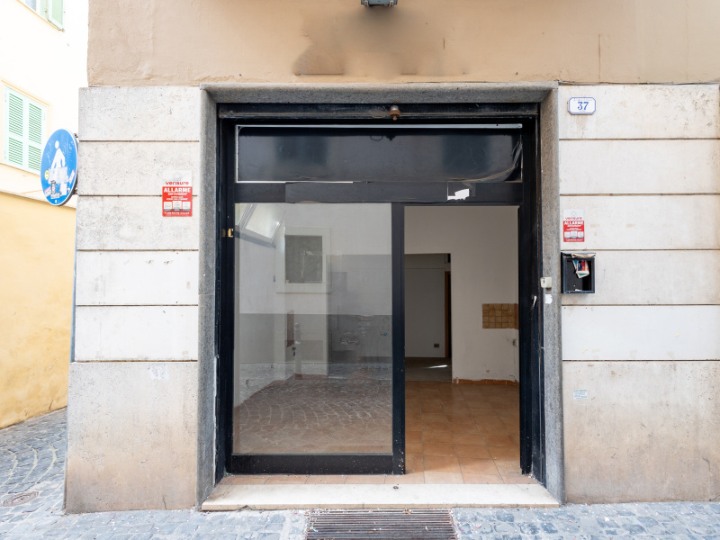 Tipologia Immobile: negozio Provincia: roma Comune: frascati Località: centro Indirizzo: Via Cairoli