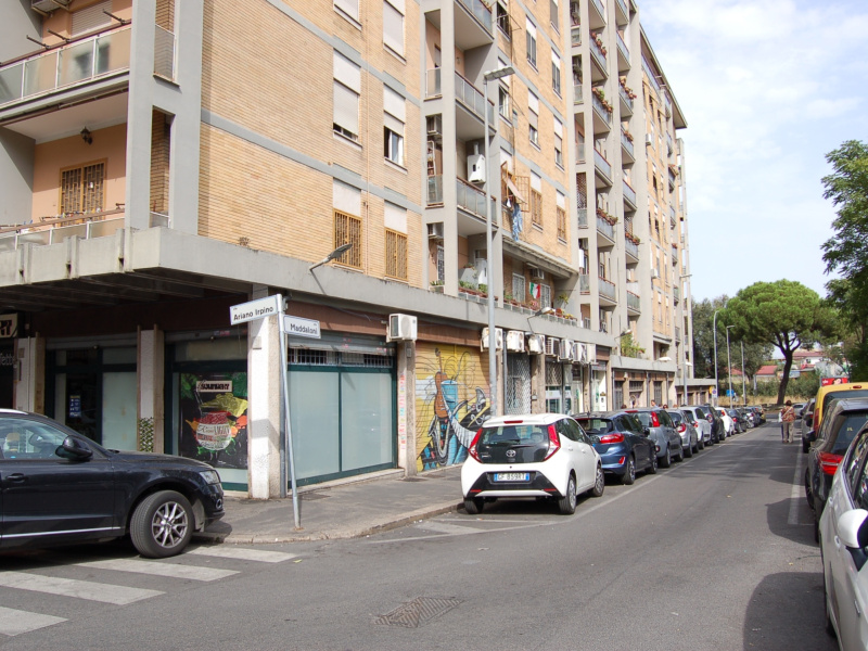 Tipologia Immobile: negozio Provincia: roma Comune: roma Località: villa gordiani Indirizzo: Via Maddaloni