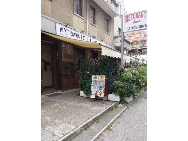 Tipologia Immobile: negozio Provincia: roma Comune: roma Località: jonio Indirizzo: Viale Jonio