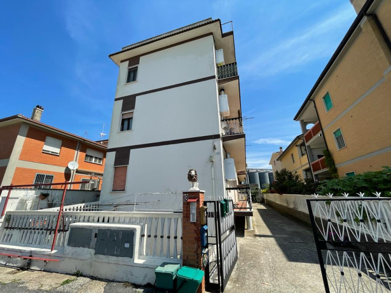 Tipologia Immobile: appartamento Provincia: roma Comune: pomezia Località: centro urbano Indirizzo: Via Recanati