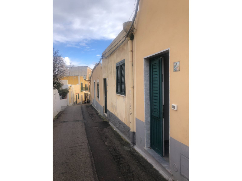 Tipologia Immobile: appartamento Provincia: latina Comune: ventotene Località:  Indirizzo: Via Olivi