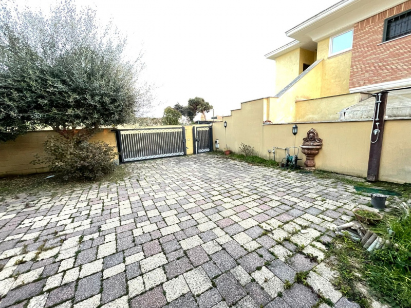 Tipologia Immobile: villa/indipendente Provincia: roma Comune: anzio Località: lavinio centro ecumenico Indirizzo: Via di Valle Schioia