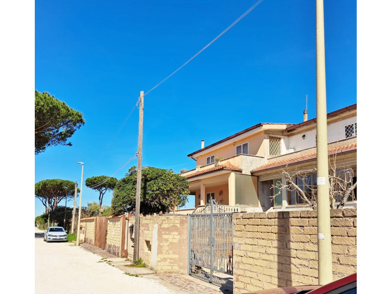 Tipologia Immobile: villa/indipendente Provincia: roma Comune: roma Località: infernetto Indirizzo: Via Trodena