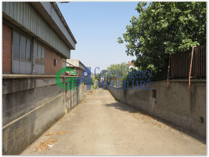 Tipologia Immobile: capannone Provincia: roma Comune: pomezia Località: centro urbano Indirizzo: VIA LAURENTINA