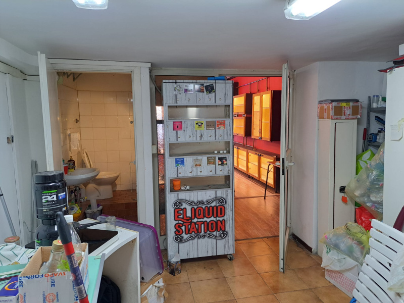 Tipologia Immobile: negozio Provincia: roma Comune: roma Località: garbatella Indirizzo: Via della Moletta