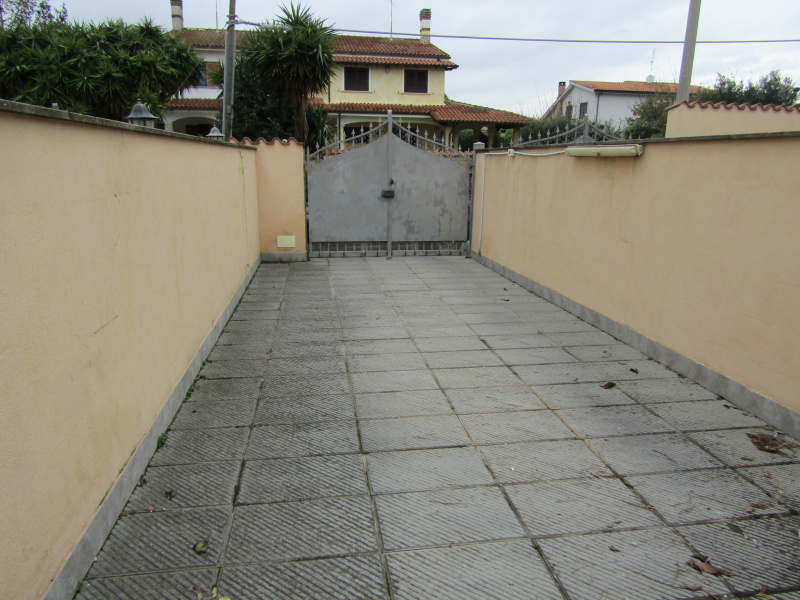 Tipologia Immobile: appartamento Provincia: roma Comune: ardea Località: nuova florida Indirizzo: Via Pavia