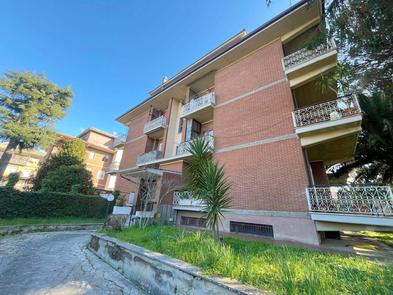 Tipologia Immobile: appartamento Provincia: roma Comune: ariccia Località:  Indirizzo: Viale Piave
