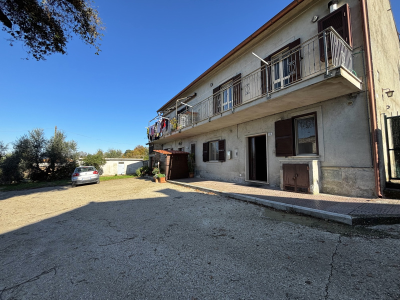 Tipologia Immobile: appartamento Provincia: roma Comune: canale monterano Località:  Indirizzo: Via della Piana