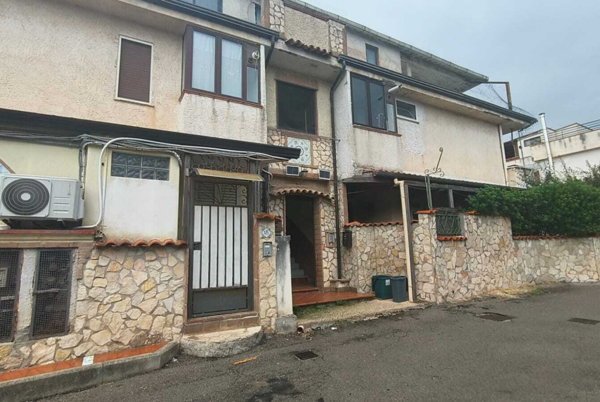 Tipologia Immobile: appartamento Provincia: latina Comune: formia Località:  Indirizzo: Via Pescinola