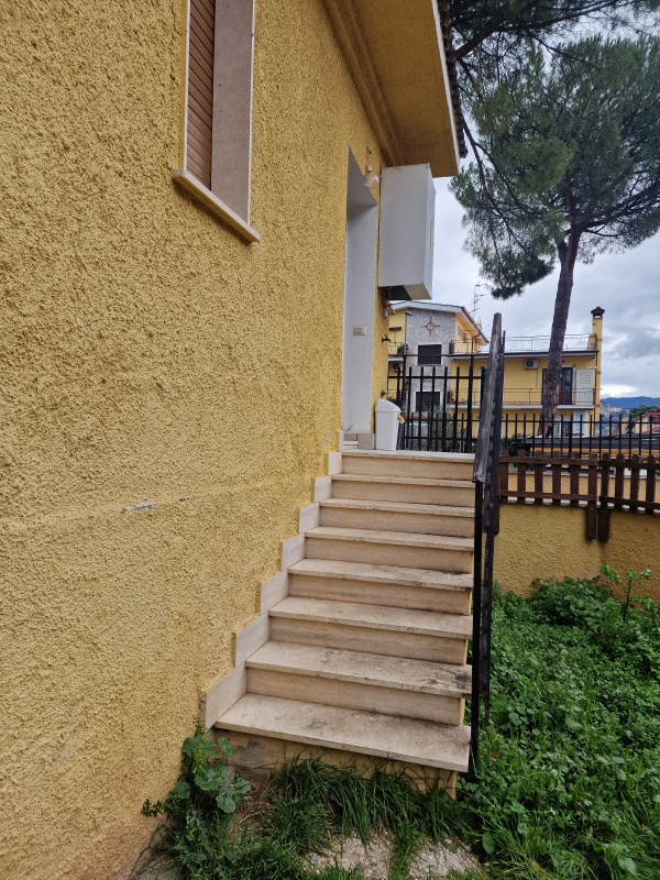 Tipologia Immobile: appartamento Provincia: roma Comune: guidonia montecelio Località: villanova Indirizzo: Via Giuseppe Garibaldi