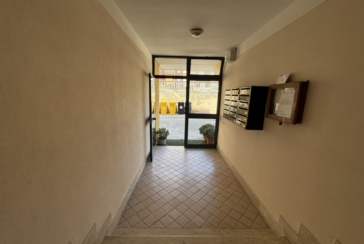 Tipologia Immobile: appartamento Provincia: roma Comune: pomezia Località: centro urbano Indirizzo: Via Rumenia