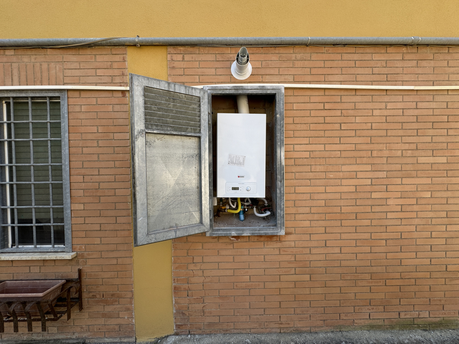 Tipologia Immobile: appartamento Provincia: roma Comune: pomezia Località: centro urbano Indirizzo: Via Rumenia