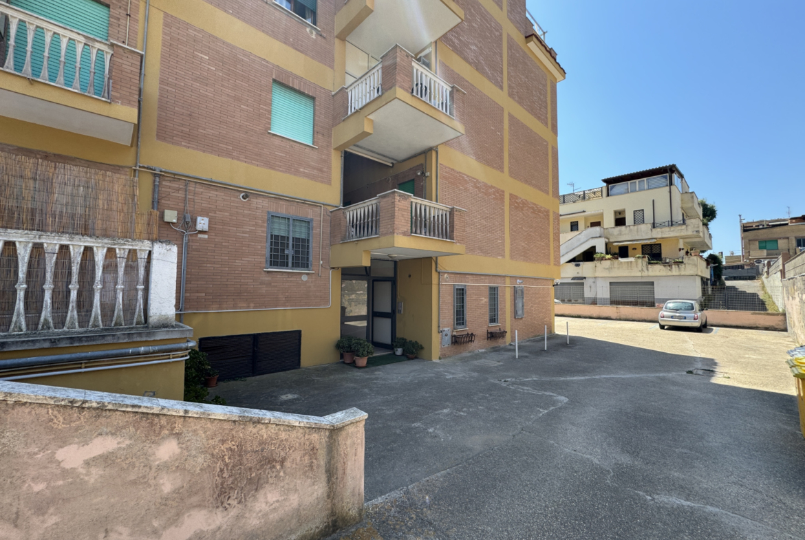 Tipologia Immobile: appartamento Provincia: roma Comune: pomezia Località: centro urbano Indirizzo: Via Rumenia