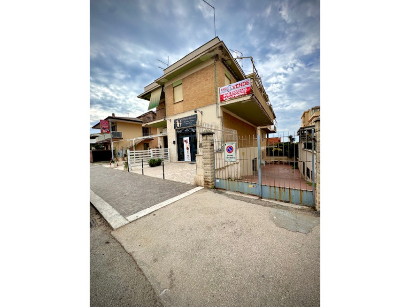 Tipologia Immobile: appartamento Provincia: roma Comune: pomezia Località:  Indirizzo: Lungomare delle Sirene